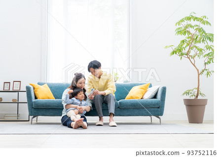 朋友家人看到智能手機 93752116