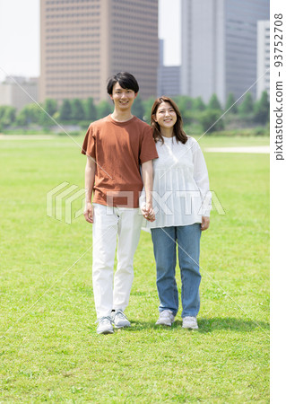 青年男女 93752708