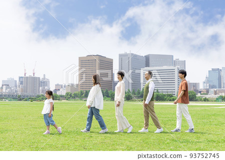 Families walking along the grassland 93752745