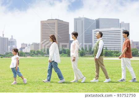 Families walking along the grassland 93752750