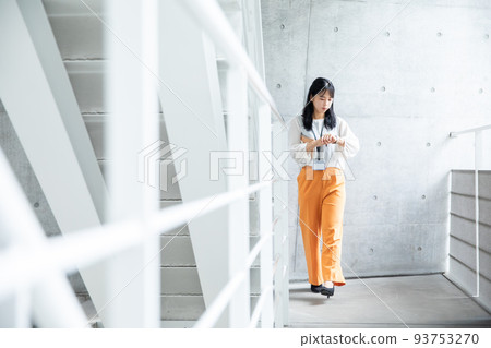 OL辦公室走在辦公室 OL辦公室走在辦公室 93753270