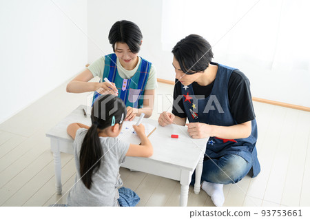小學生和教師形象的鳥瞰圖 小學生和教師形象的鳥瞰圖 93753661