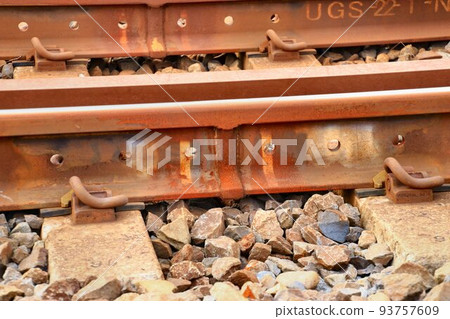 Beautiful finish…Long rail joints by thermite welding 93757609