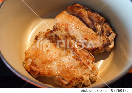 加蓬共和國的傳統食品“雞 Muamba” 加蓬共和國的傳統食品“雞 Muamba” 93760382