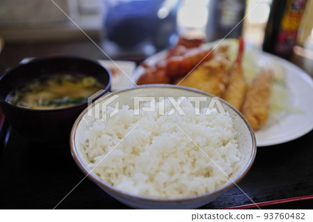 人氣餐廳的蓋飯 93760482