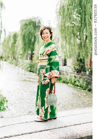 A kimono woman walking in the city of Kyoto 93760539