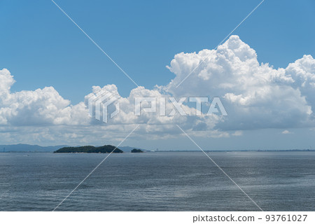 Summer sky and sea Gamagori City, Aichi Prefecture 93761027