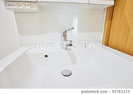 Newly built hand-washing faucet 93761223