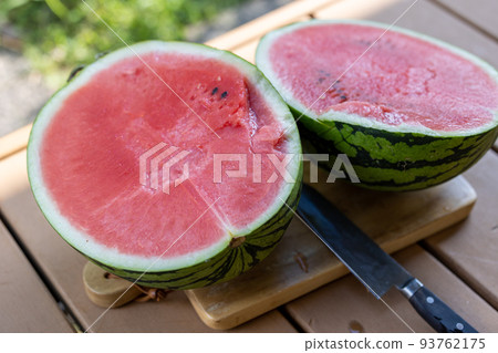 Cut the watermelon on the veranda Cut the watermelon on the veranda 93762175