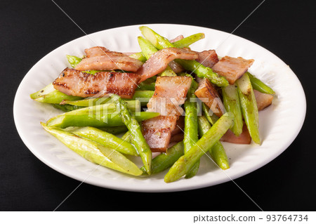 Stir-fried asparagus and bacon Stir-fried asparagus and bacon 93764734