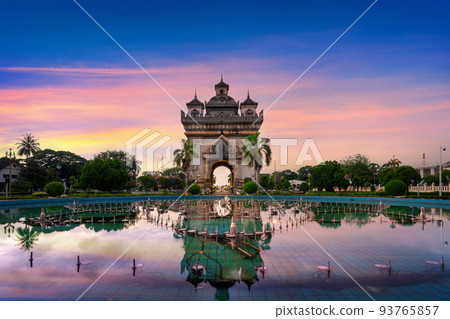 Patuxai (Patuxay) at twilight in Vientiane, Laos. 93765857