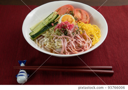 We started cold Chinese food 93766006