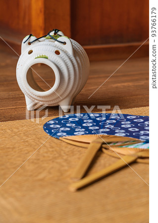 門廊上的蚊子豬・夏天的形象 門廊上的蚊子豬・夏天的形象 93766179