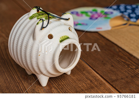 Mosquito pig on the porch ・Summer image 93766181