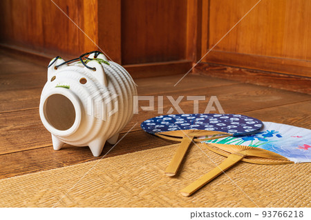 Mosquito pig on the porch ・Summer image 93766218