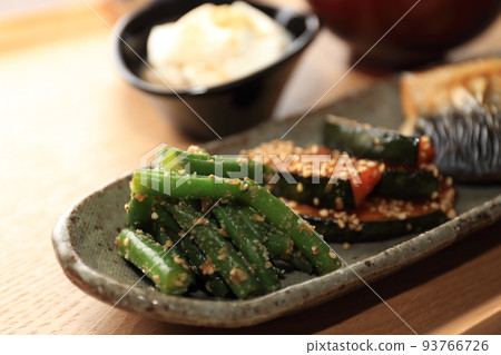 Aemono of green beans served in a Japanese-style pottery bowl 93766726