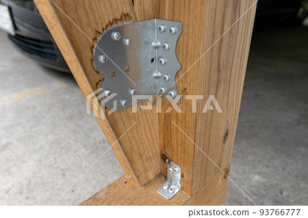 固定柱和支撐的支撐板 93766777