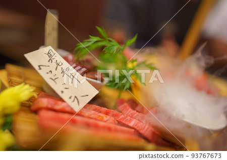 烤肉店的黑毛和牛 93767673