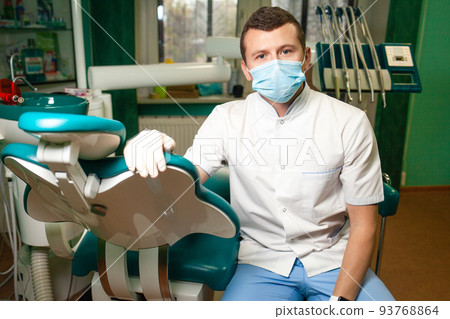 Dentist in mask doctor sits in his office.. 93768864