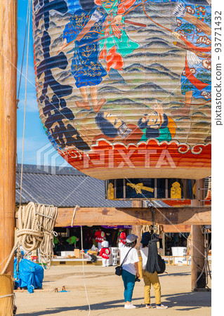 Mikawa Isshiki Large Lantern Festival, a historical picture scroll drawn on a huge lantern <Nishio City, Aichi Prefecture> Mikawa Isshiki Large Lantern Festival, a historical picture scroll drawn on a huge lantern <Nishio City, Aichi Prefecture> 93771432