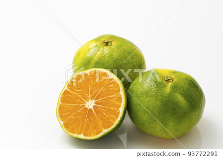 White-backed very early mandarin orange sliced into rounds White-backed very early mandarin orange sliced into rounds 93772291
