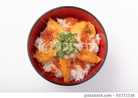 三文魚肚蓋飯(三文魚子、蘿蔔泥、青紫蘇、芝麻) 三文魚肚蓋飯(三文魚子、蘿蔔泥、青紫蘇、芝麻) 93772336