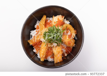 三文魚肚蓋飯(三文魚子、蘿蔔泥、青紫蘇、芝麻) 三文魚肚蓋飯(三文魚子、蘿蔔泥、青紫蘇、芝麻) 93772337