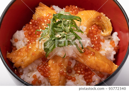 三文魚肚蓋飯（三文魚子、蘿蔔泥、青紫蘇、芝麻） 93772340