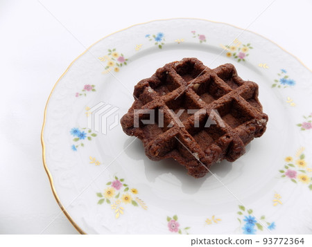 漂亮盤子上的華夫餅 漂亮盤子上的華夫餅 93772364