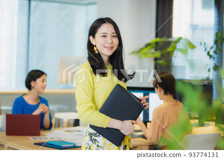 辦公室女士 93774131