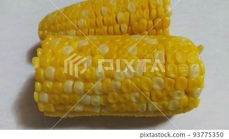Boiled corn 93775350