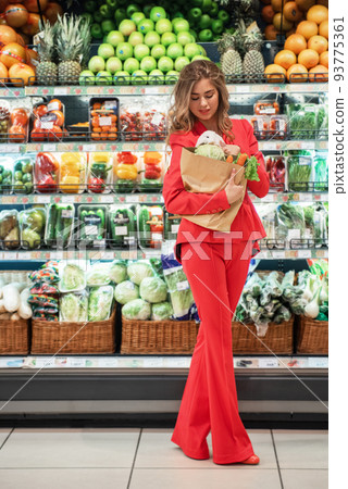 Young woman in a supermarket with her rabbit 93775361