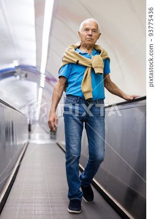 Old man going down to metro station 93775436