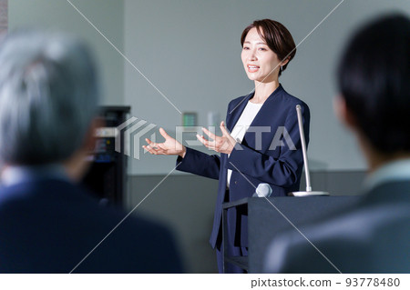 Business woman talking at a seminar Business woman talking at a seminar 93778480