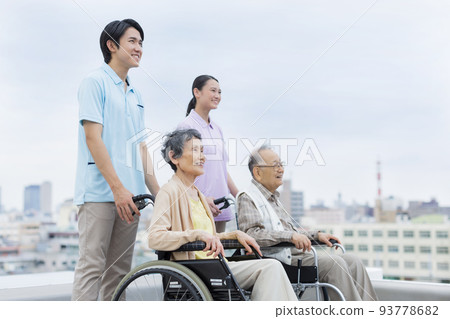 Senior woman Senior man caregiver Senior woman Senior man caregiver 93778682