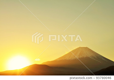 Japan's dawn Mt Fuji and the sun Japan's dawn Mt Fuji and the sun 93780046