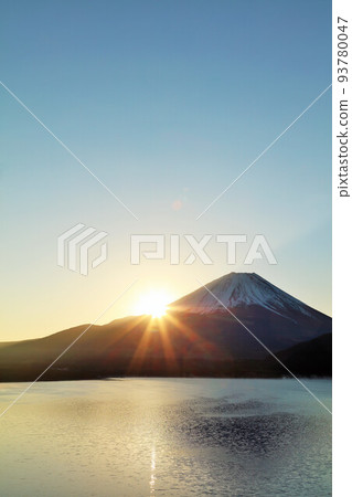 Japan's dawn Mt Fuji and the sun Japan's dawn Mt Fuji and the sun 93780047