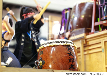 Beat the Japanese drums in Yosakoi Beat the Japanese drums in Yosakoi 93780333