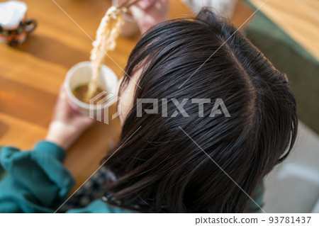 杯麵 吃 品嚐 93781437