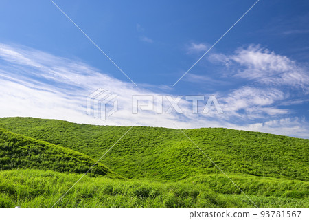 Refreshing blue sky and hill scenery Refreshing blue sky and hill scenery 93781567
