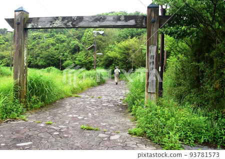 Mishima City Hakone Old Highway Kabuki Gate, fresh greenery and hikers at Hakone Pass Mishima City Hakone Old Highway Kabuki Gate, fresh greenery and hikers at Hakone Pass 93781573