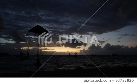巴厘島沙努爾海灘的日出/黎明黎明 巴厘島沙努爾海灘的日出/黎明黎明 93782920