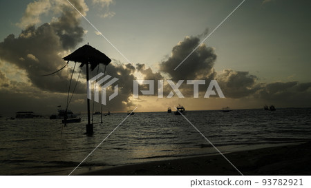 巴厘島沙努爾海灘的日出/黎明黎明 巴厘島沙努爾海灘的日出/黎明黎明 93782921