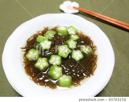 Delicious vinegared mozuku and okra Delicious vinegared mozuku and okra 93783258