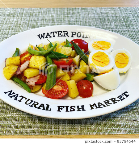 烤夏季蔬菜沙拉 烤夏季蔬菜沙拉 93784544