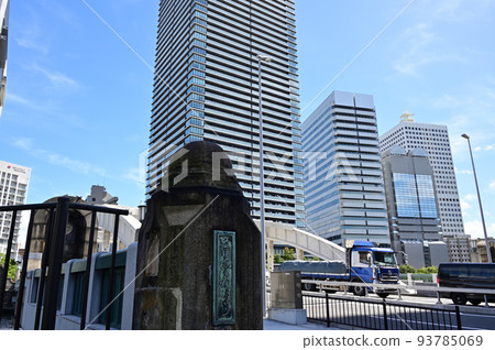 Dojima Bridge and skyscrapers 93785069