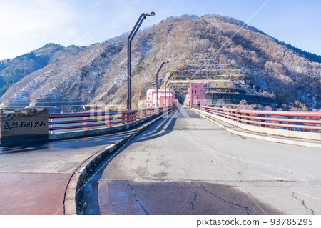 Kuroishi City, Aomori Prefecture Road on the embankment of Asaseishikawa Dam Kuroishi City, Aomori Prefecture Road on the embankment of Asaseishikawa Dam 93785295