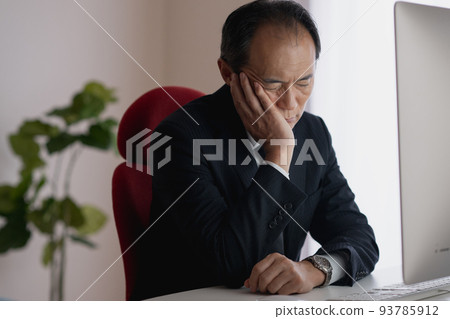 Middle man tired of desk work 93785912