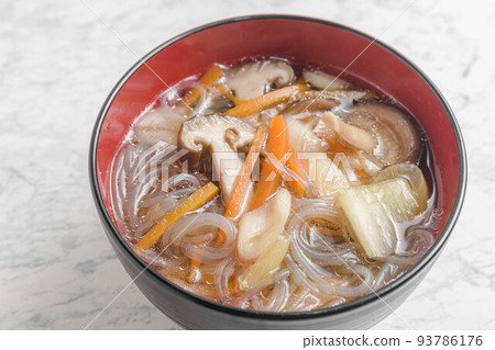 蘑菇粉絲湯 蘑菇粉絲湯 93786176