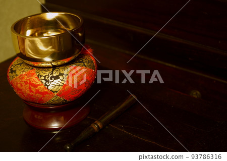 使用多年的佛壇配件 93786316